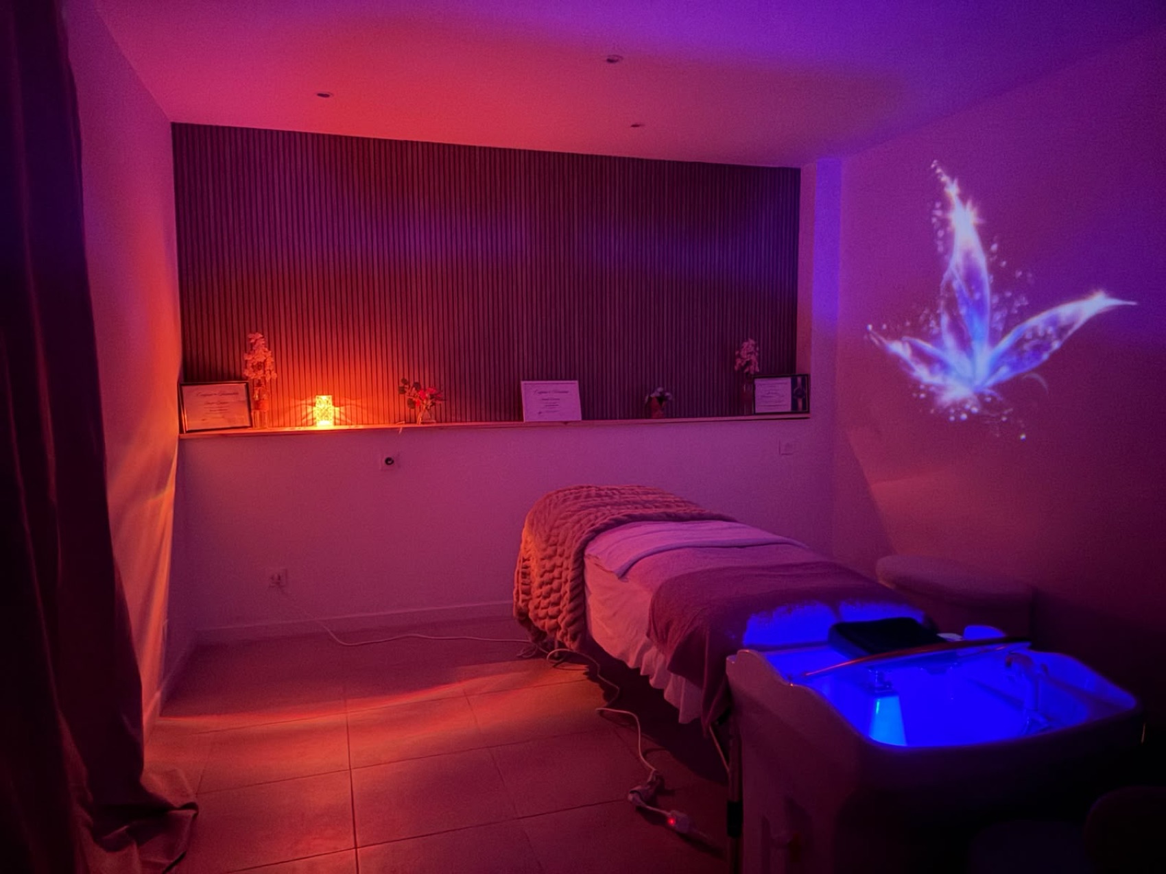 Cabine de soin Moorea Rituals en lumière tamisée